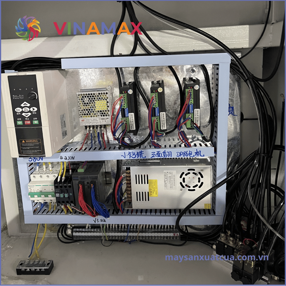 Máy phay khóa CNC-600