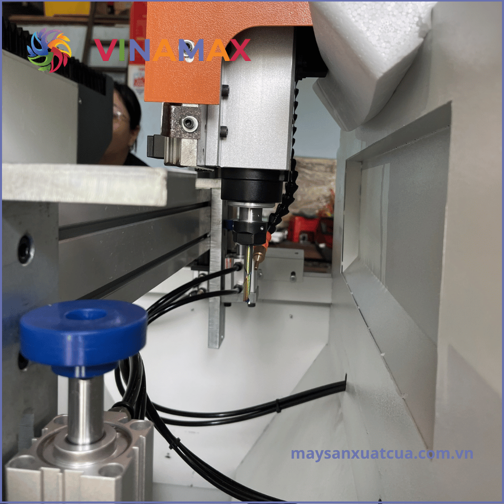 Máy phay khóa CNC 800